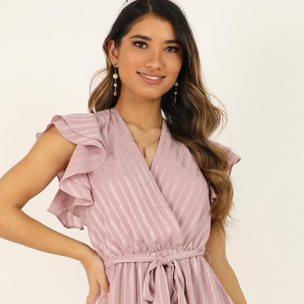 🌸 NWT Pink Showpo Romper